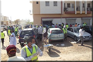 Campagne d’assainissement de Nouakchott: Les employés du  Groupe ASLM se mobilisent [PhotoReportage]