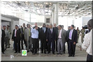  Le premier ministre bissau guinéen visite l'aéroport international de Nouakchott 