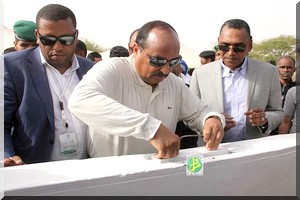  Le Président de la République pose la première pierre du regroupement de Evedjar