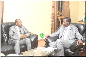  Le ministre de l'environnement reçoit le Haut commissaire de l'OMVS 