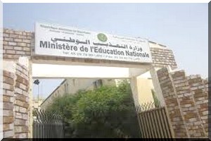 Que devient le projet de décret applicable aux corps de l’enseignement secondaire et fondamental adopté en conseil des Ministres le 25juin 2015 ?