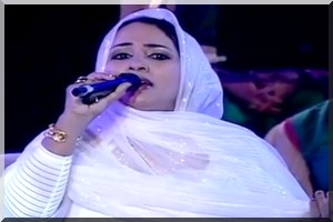 Festival de Carthage 2015 : Mouna chante Dimi (kountou Houlmen) et Malaouma  (habibi habeitou) [Vidéo] 