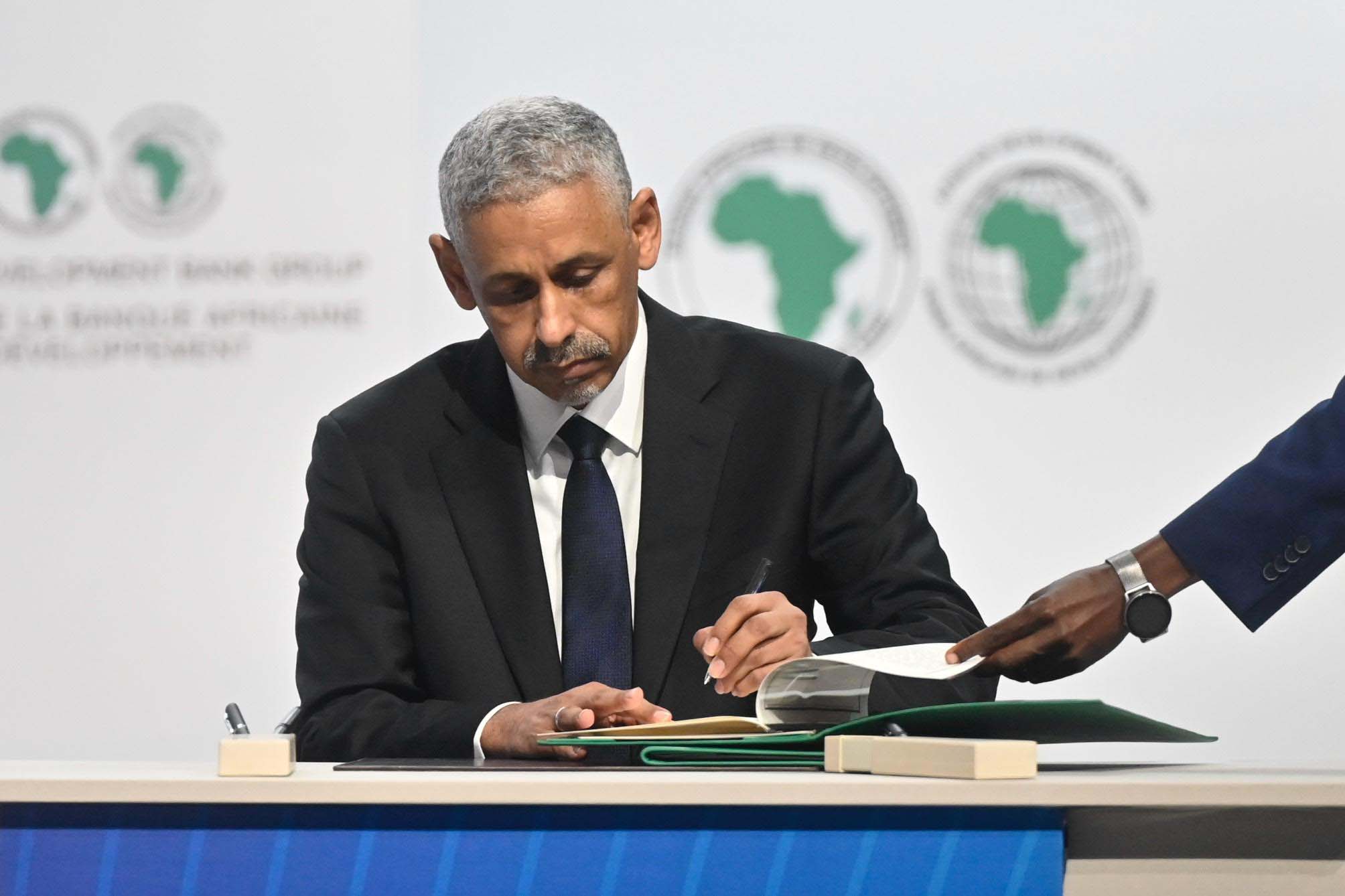 Accès à l’électricité : 13 pays dont la Mauritanie bénéficient d’un nouveau programme de 3,9 millions de dollars de la BAD 