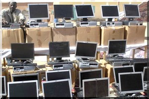 L’Institut Dar Hadith octroie un don d’une cinquantaine d’ordinaires aux structures de l’enseignement public à El Mina [PhotoReportage]