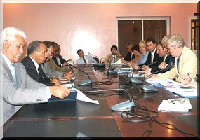 La Mauritanie et l’Union européenne signent un accord de pêche. 