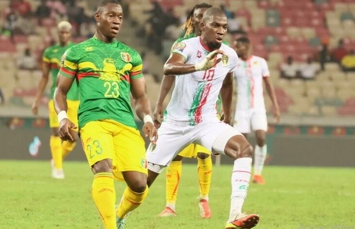 Fracture du péroné pour Adama ba