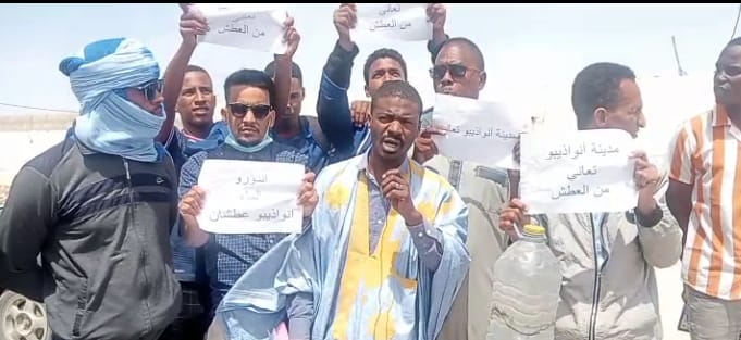Nouadhibou : manifestation contre les coupures d’eau devant le siège de la SNDE 