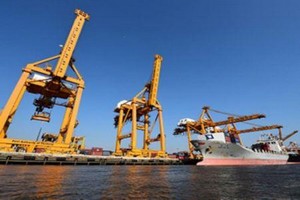 Un équipementier chinois livre 3 grues portuaires à la Mauritanie et à l'Egypte 