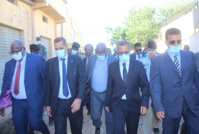 Les ministres du Commerce et de l’Agriculture visitent le marché des légumes