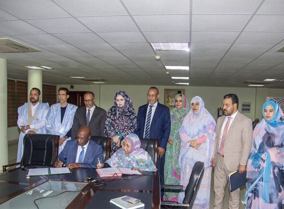 La ministre du Commerce supervise la signature d’un accord visant à réduire les prix des produits de base