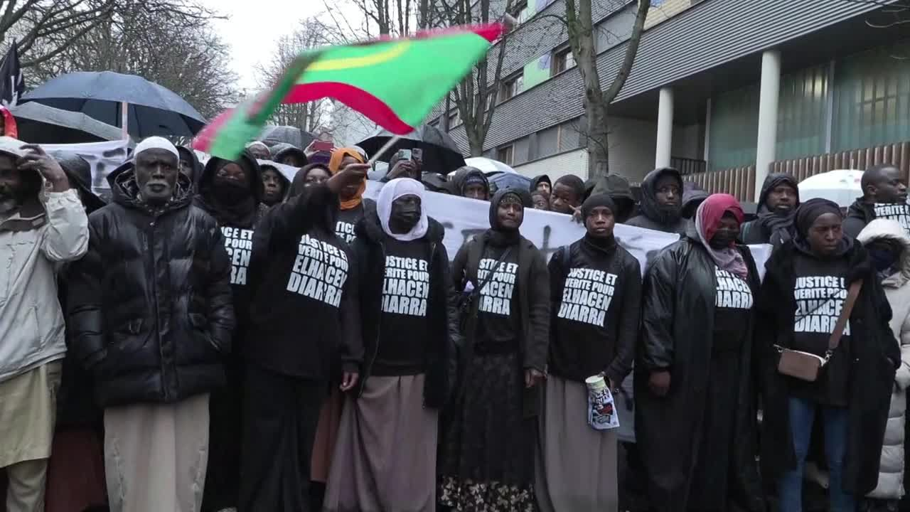 « On ne pardonne pas » : des centaines de personnes défilent en hommage à El Hacen Diarra, mort en garde à vue à Paris