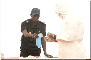  Ebola: Dakar appelé à rouvrir ses frontières pour des 'raisons humanitaires'