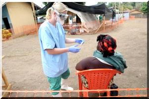 Prévention d' Ebola en Mauritanie : un responsable sanitaire déconseille les salutations par la main