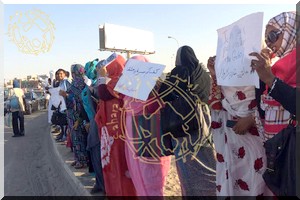 Des élèves manifestent contre la fermeture de leur école