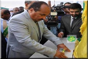 Le Président de la République supervise la cérémonie de pose de la première pierre du projet extension et modernisation de la ville de Bir Moughrein