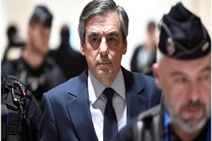 François Fillon écope de cinq ans de prison dont deux ferme