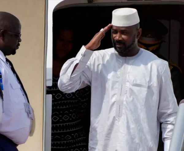 Mali: le général Assimi Goïta bientôt président sans limite de temps