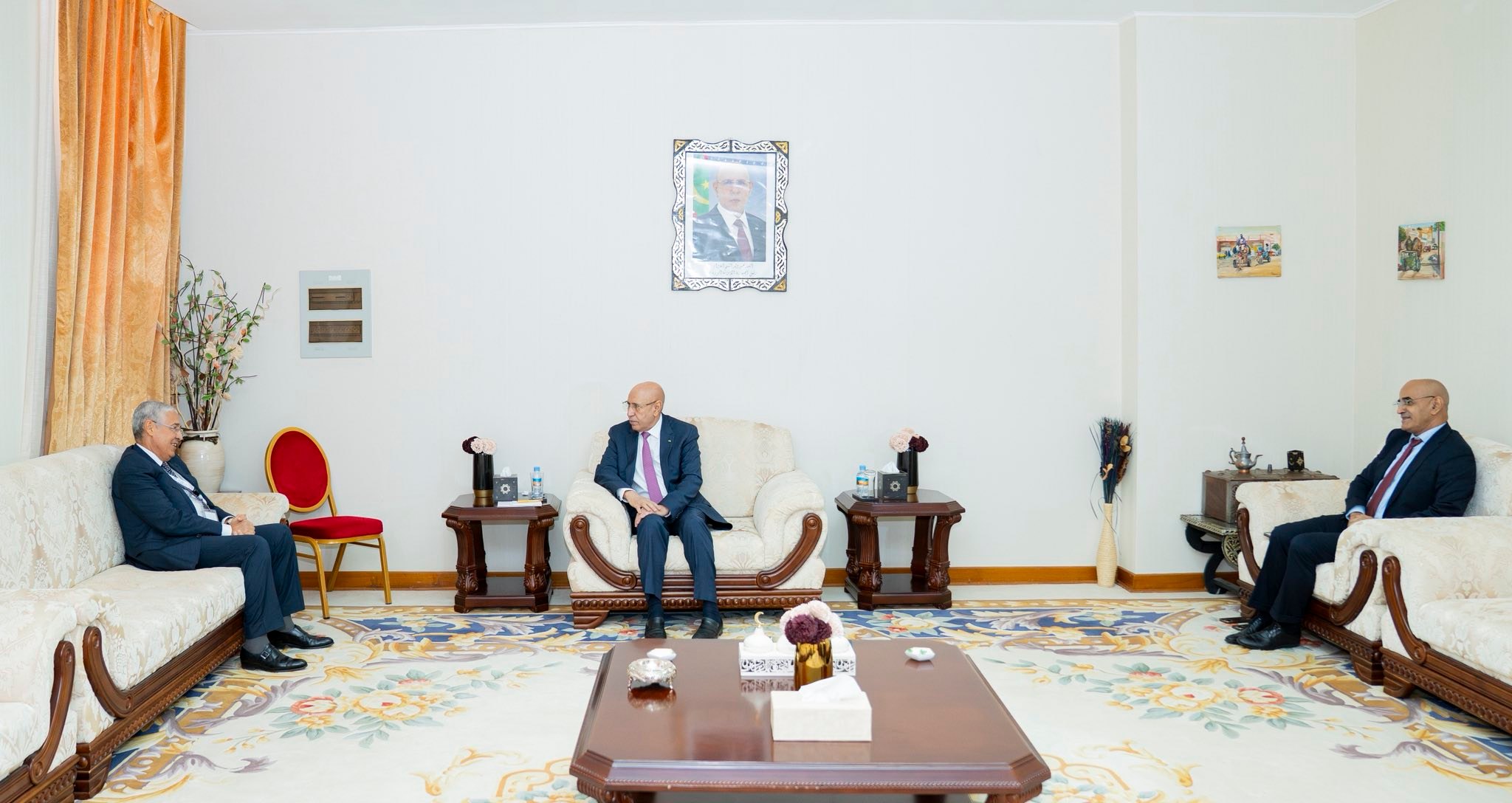 Le président de la République reçoit le directeur général du groupe Attijari Wafa Bank