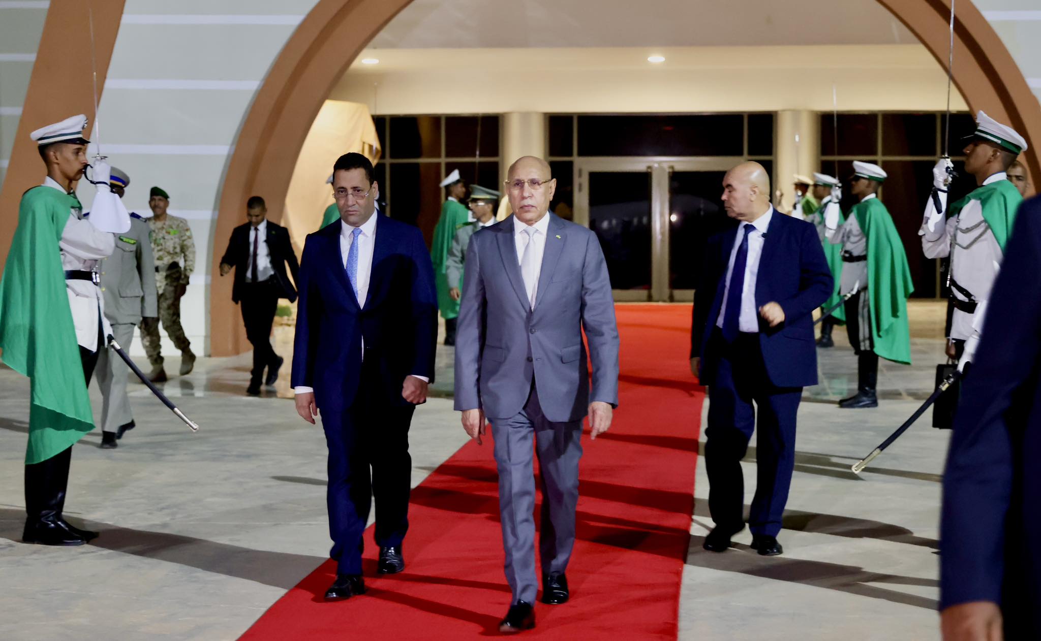 Le Président de la République se rend à Abou Dhabi en visite aux Émirats arabes unis frères