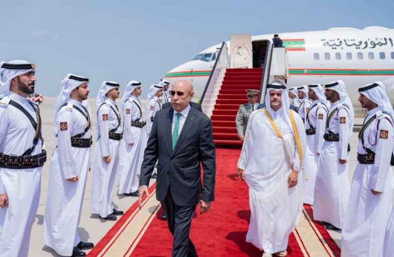 Ghazouani arrive à Doha pour participer à un sommet arabo-islamique après l'attaque d'Israël contre le Qatar  