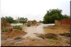 M’Bout : les eaux de pluie envahissent les habitations faisant des dizaines de sans abris