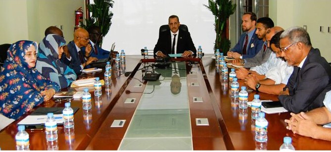 Le ministre du Commerce se réunit avec des hommes d’affaires mauritaniens
