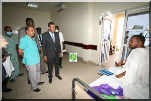 Le ministre de la santé visite le CHN et l'hôpital Cheikh Zayed 