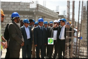Le ministre de l'habitat s'informe sur l'avancement des travaux en cours au niveau du marché central de Nouakchott