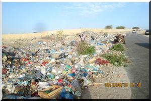 Ordures à  Nouakchott : même les morts n’y échappent pas - [PhotoReportage]