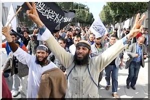 Tunisie: la police disperse des centaines de salafistes près de Tunis 