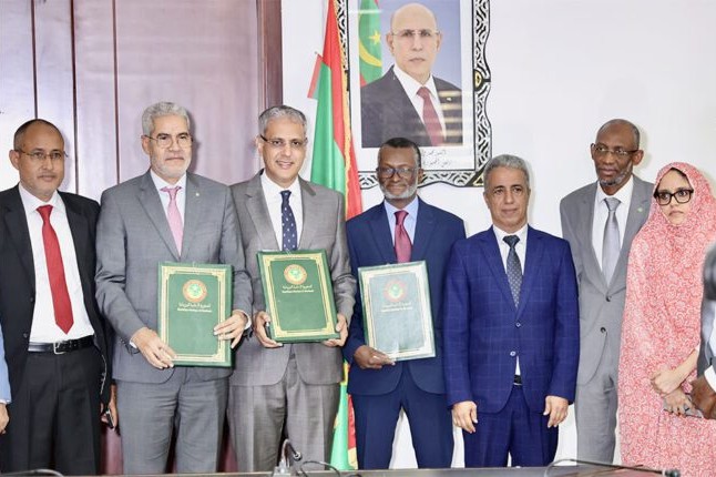 Le gouvernement signe un contrat de partenariat avec le secteur privé pour la construction d’une centrale hybride solaire et éolienne de 60 MW