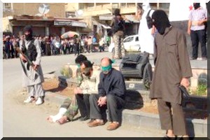 Syrie: Les talibans exécutent froidement en public trois syriens - [Video]