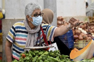 La Tunisie, embourbée dans une crise institutionnelle, appelle à l'aide le FMI 